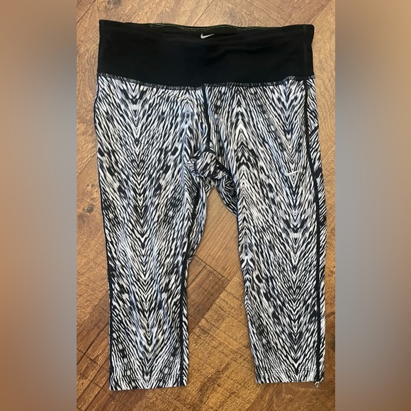 Nike cropped running leggings 2 pairs Womens Sz small drifit - Picture 4 of 7